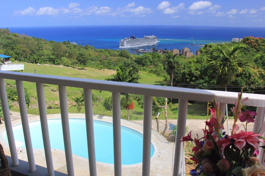 Csompo Bed And Breakfast Ocho Rios Buitenkant foto