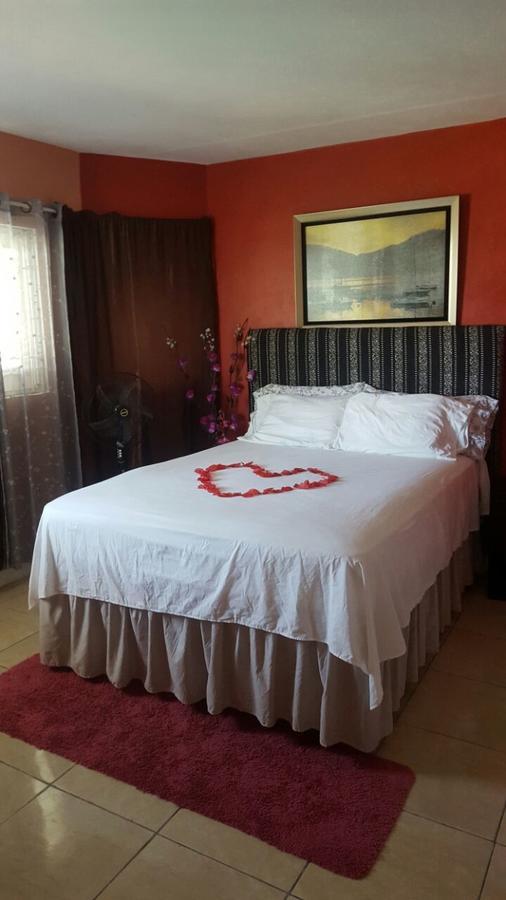 Csompo Bed And Breakfast Ocho Rios Buitenkant foto