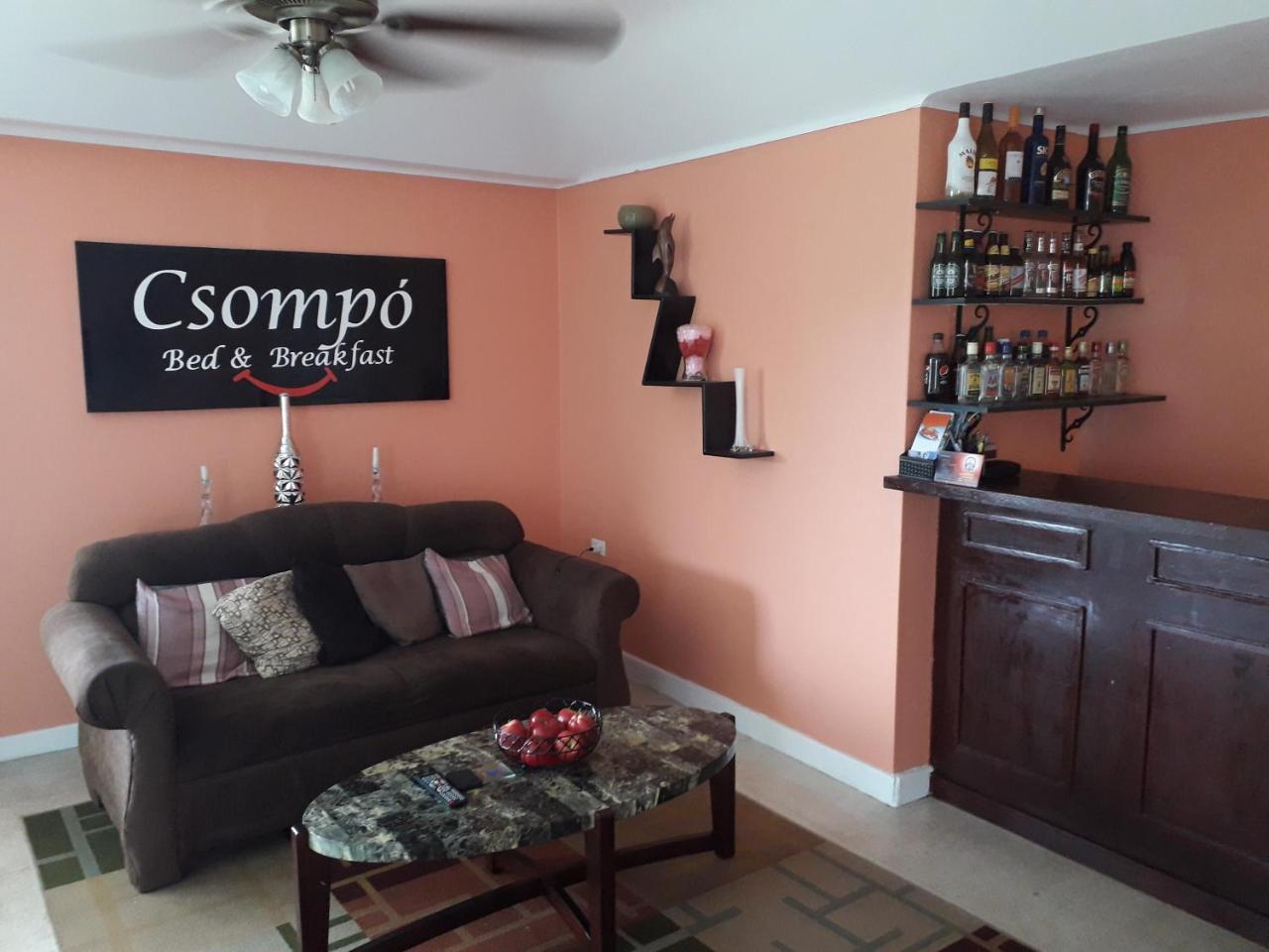 Csompo Bed And Breakfast Ocho Rios Buitenkant foto