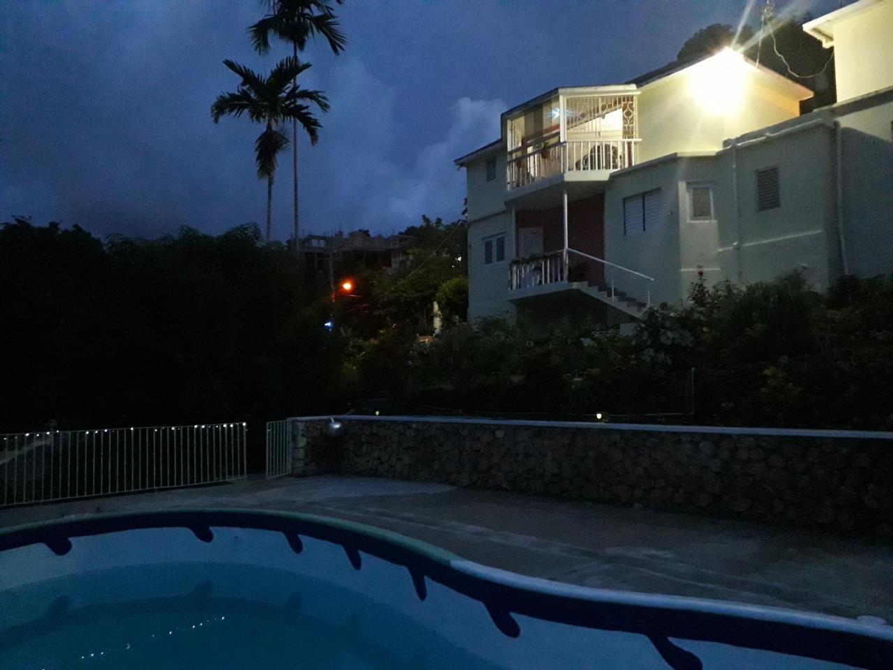 Csompo Bed And Breakfast Ocho Rios Buitenkant foto