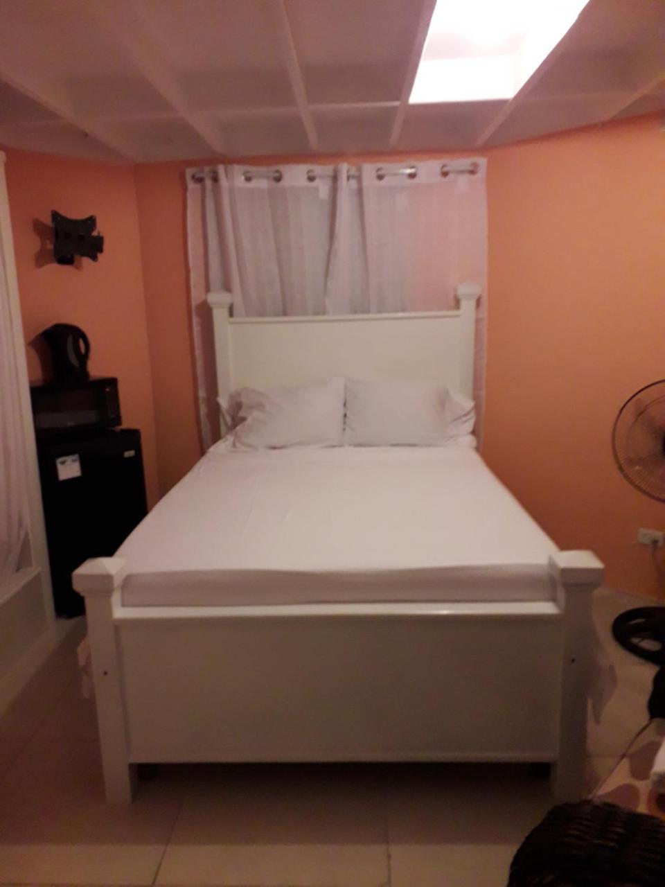 Csompo Bed And Breakfast Ocho Rios Buitenkant foto