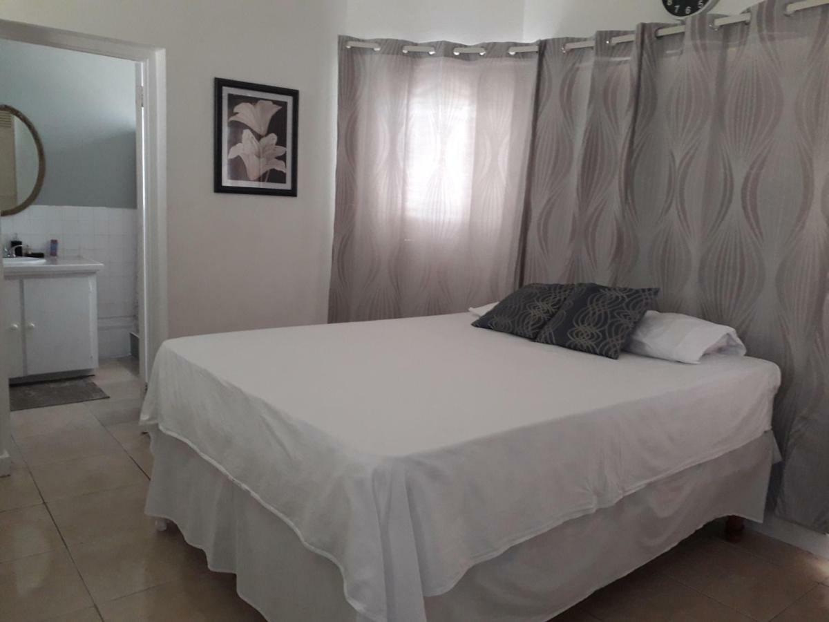 Csompo Bed And Breakfast Ocho Rios Buitenkant foto